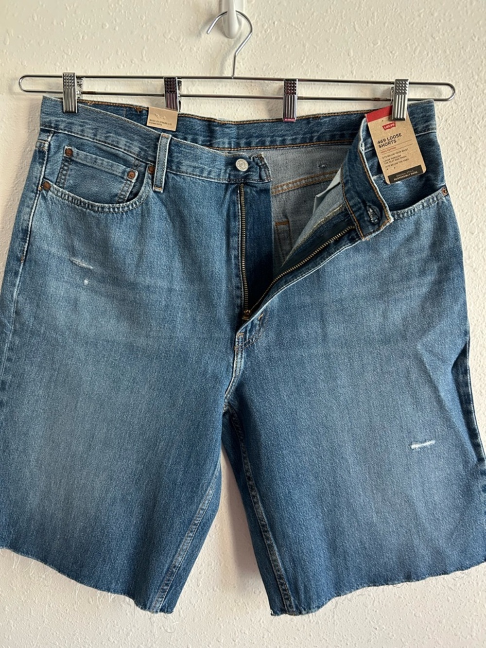 Levi's 469 Denim Jean Shorts Men's Size 38 Blue Loose Fit Cotton Raw Hem - Picture 3 of 10